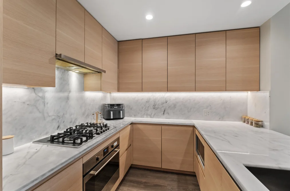 1601 305 MORRISSEY ROAD, Port Moody BC V3H 0M3, Port Moody BC — Residential for Sale - Photo 2