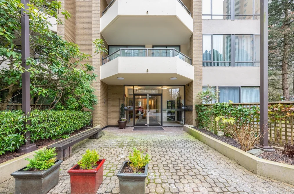 Condo for sale at 1601 6282 Kathleen Avenue Burnaby British Columbia - MLS: R3092384