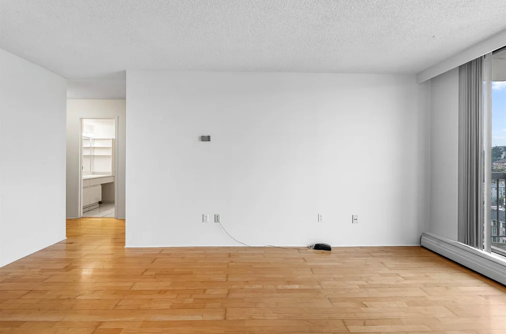 1605 145 ST. GEORGES AVENUE, North Vancouver BC V7L 3G8, North Vancouver BC — Residential for Sale - Photo 3