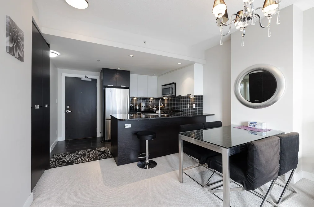 2968 Glen Dr Unit 1606, Coquitlam, BC - MLS: R3174722