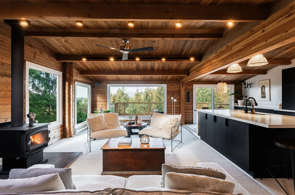 House for sale at 1608 Whitesails Drive Bowen Island British Columbia - MLS: R3158536