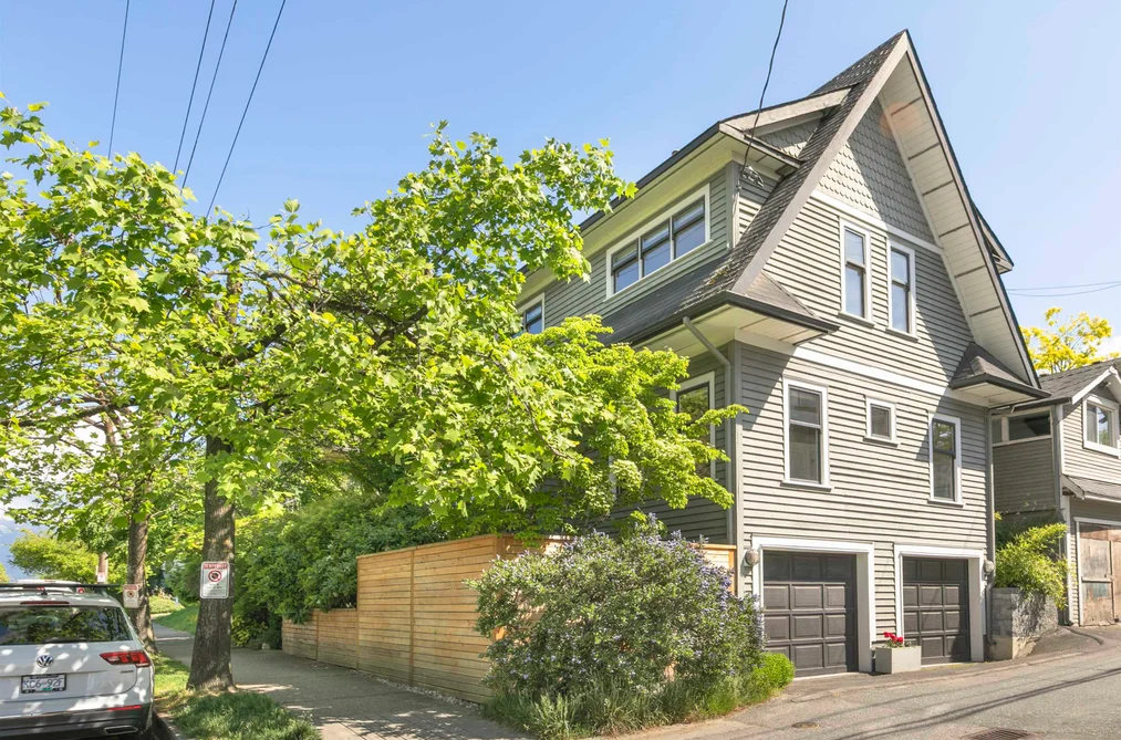 Half Duplex for sale at 1608 Woodland Drive Vancouver British Columbia - MLS: R3125978