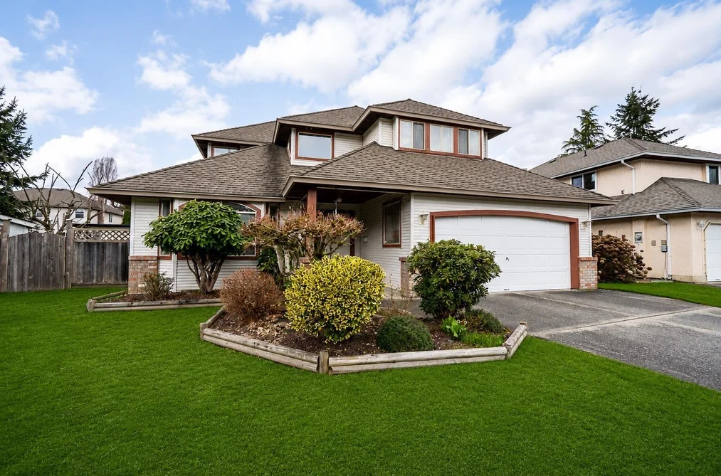 House for sale at 16156 94a Avenue Surrey British Columbia - MLS: R3161065