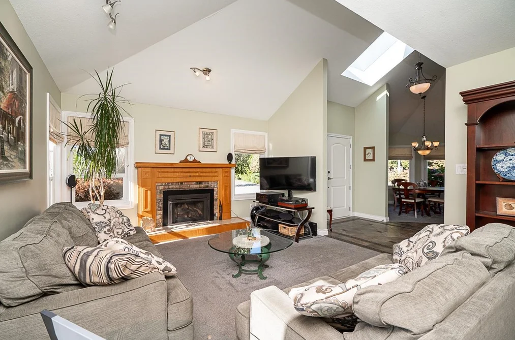 16173 Brookside Grove, Surrey, BC - House for Sale - Photo 6 of 35 16173 Brookside Grove, Surrey, BC - House for Sale - Photo 6 of 35