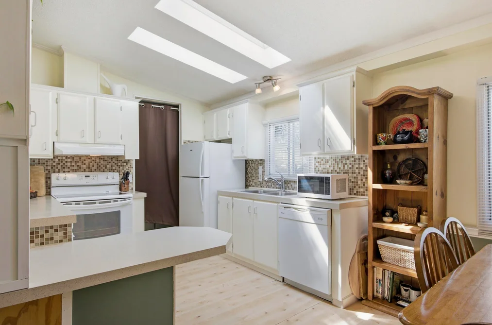 162 145 KING EDWARD STREET, Coquitlam, BC — Residential for Sale — Photo 6 of 25