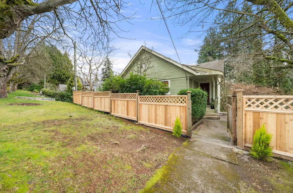 163 E KINGS ROAD, North Vancouver BC V7N 1H4, North Vancouver BC — Residential for Sale - Photo 2