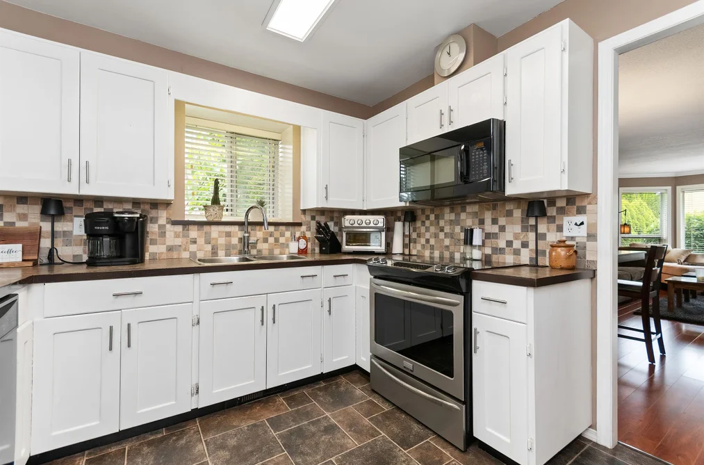 1636 AGASSIZ-ROSEDALE NO 9 HIGHWAY, Agassiz BC V0M 1A3, Agassiz BC — Residential for Sale — Photo 12 of 38