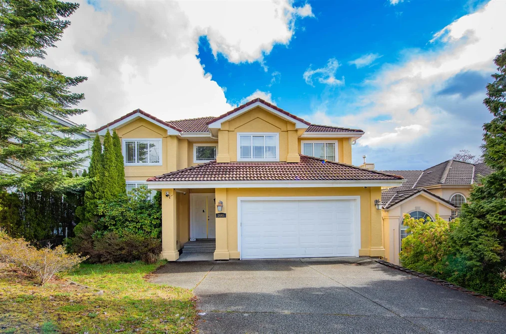 House for sale at 1645 Pinetree Way Coquitlam British Columbia - MLS: R3105411