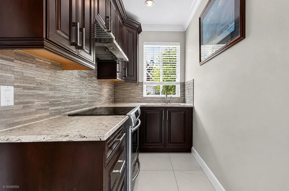 16452 93A AVENUE, Surrey, BC — Residential for Sale — Photo 11 of 39