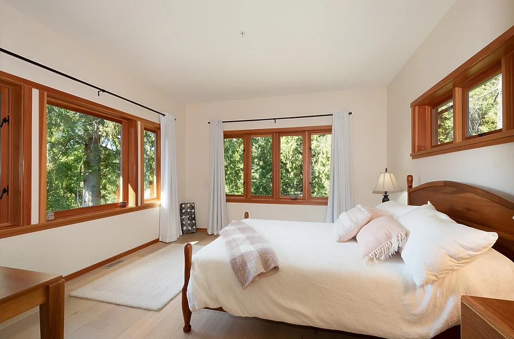 1655 Evergreen Lane, Bowen Island, BC - House for Sale - Photo 17 of 32 1655 Evergreen Lane, Bowen Island, BC - House for Sale - Photo 17 of 32