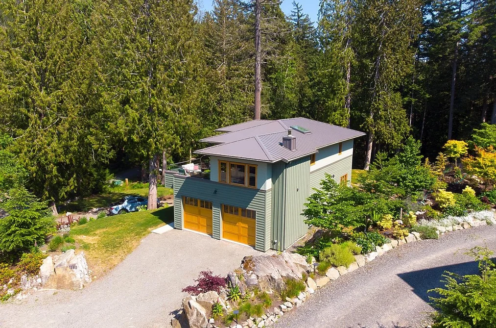 1655 Evergreen Lane, Bowen Island, BC - House for Sale - Photo 31 of 32 1655 Evergreen Lane, Bowen Island, BC - House for Sale - Photo 31 of 32