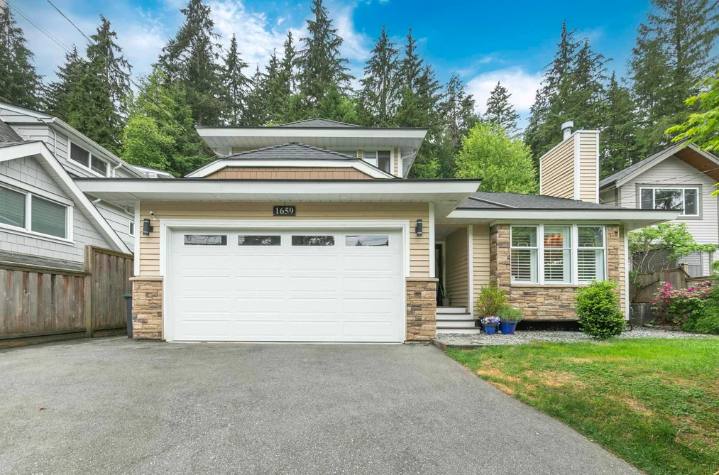 House for sale at 1659 Deep Cove Road North Vancouver British Columbia - MLS: R3124195