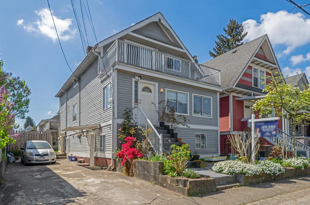 House for sale at 166 E 24th Avenue Vancouver British Columbia - MLS: R3116945
