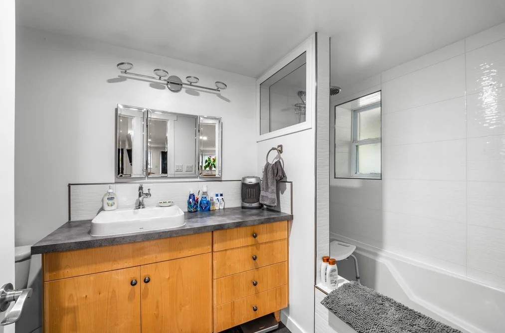 1660 CHARLAND AVENUE, Coquitlam, BC — Residential for Sale — Photo 33 of 38
