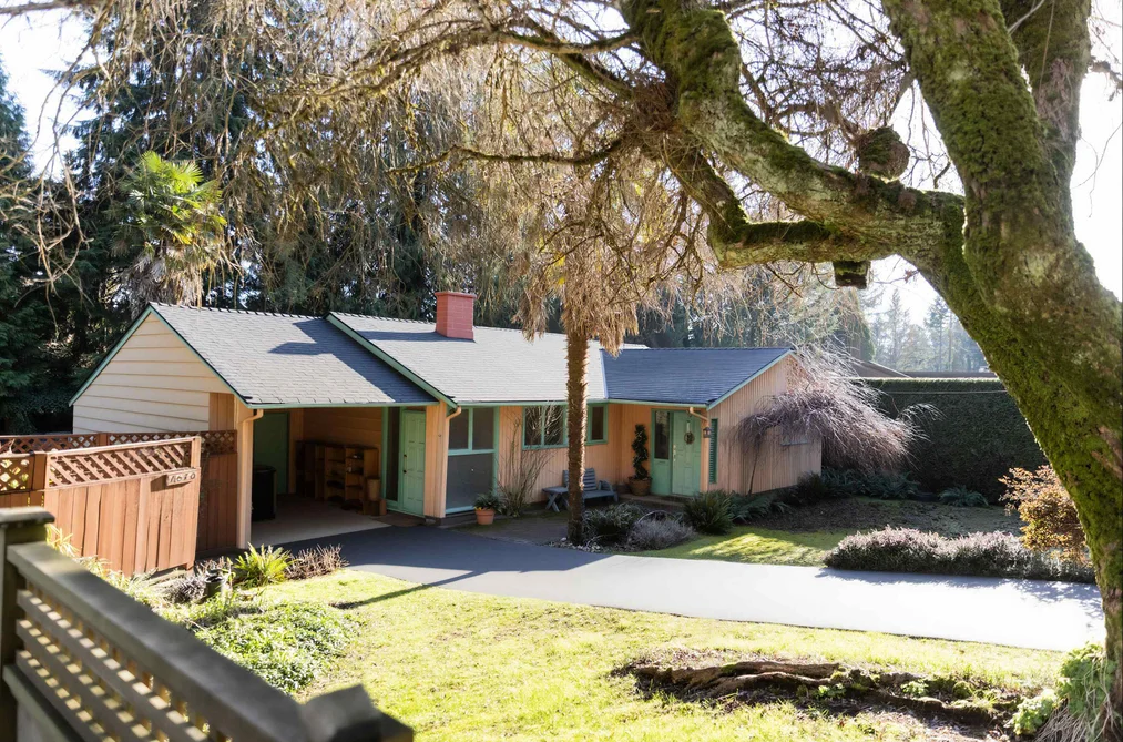House for sale at 1670 Ayleslynn Drive North Vancouver British Columbia - MLS: R3083636