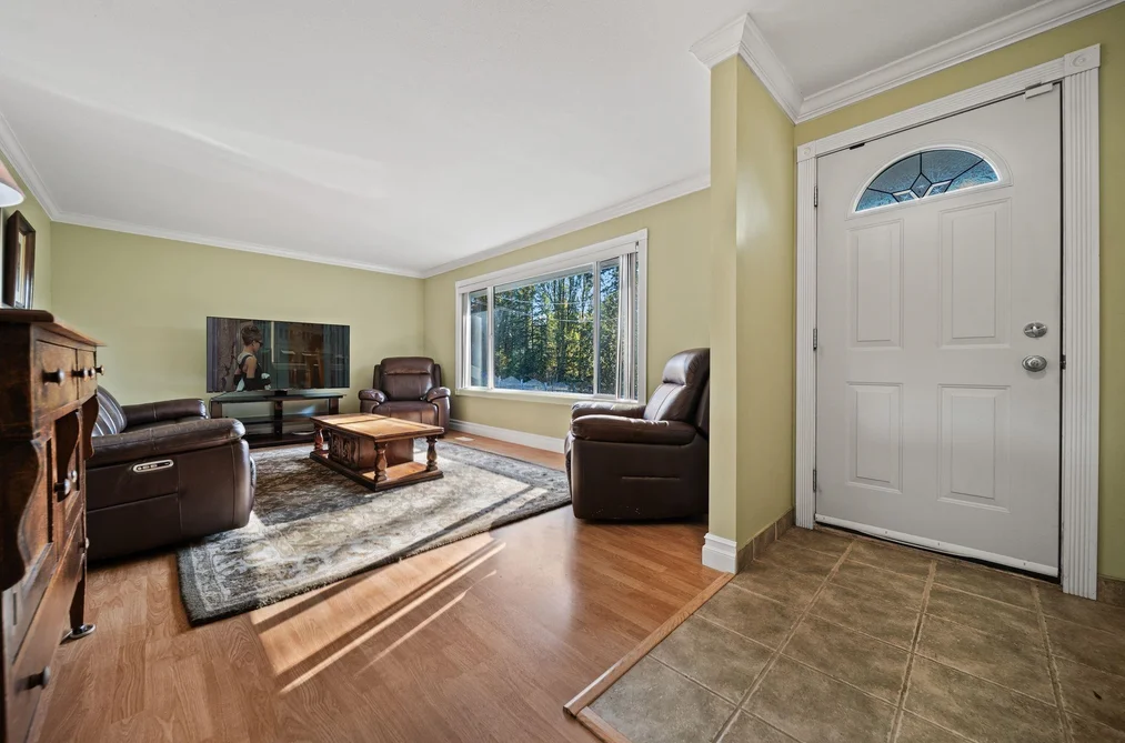 16925 94A Avenue, Surrey, BC - House for Sale - Photo 10 of 40 16925 94A Avenue, Surrey, BC - House for Sale - Photo 10 of 40