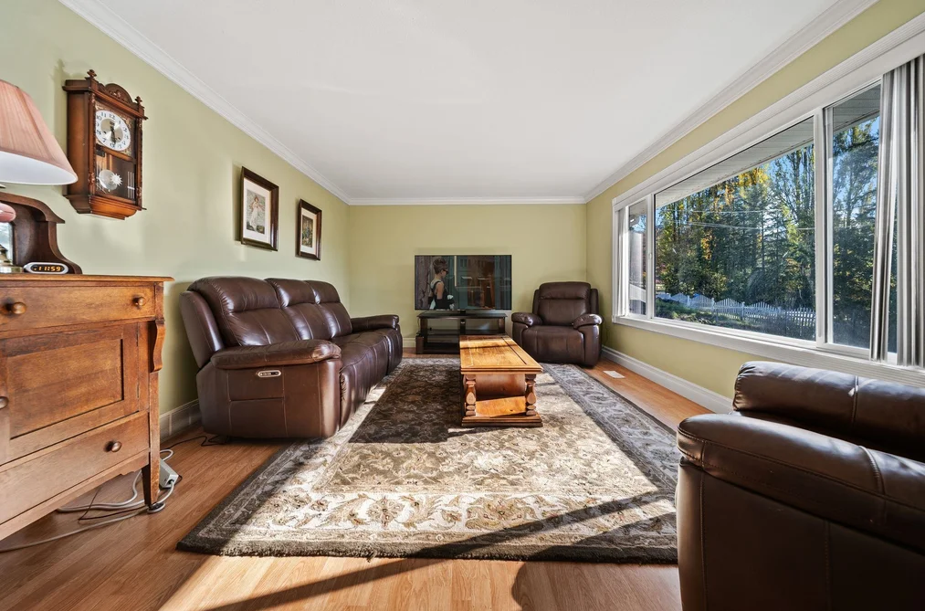 16925 94A Avenue, Surrey, BC - House for Sale - Photo 11 of 40 16925 94A Avenue, Surrey, BC - House for Sale - Photo 11 of 40