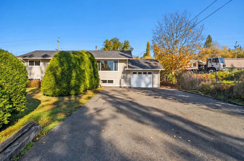 16925 94A Avenue, Surrey, BC - House for Sale - Photo 5 of 40 16925 94A Avenue, Surrey, BC - House for Sale - Photo 5 of 40