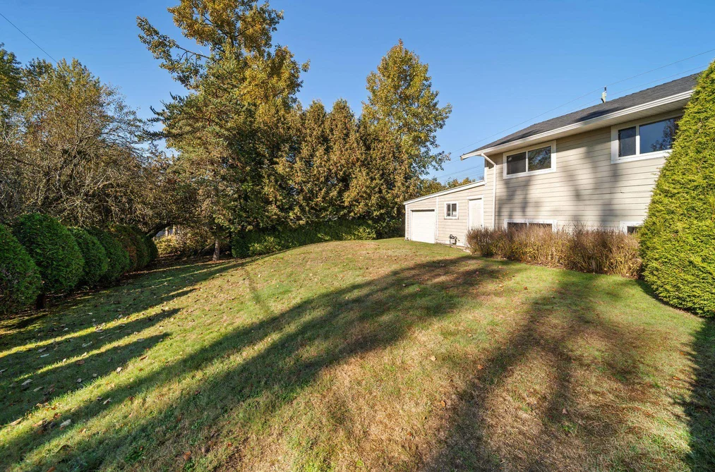 16925 94A Avenue, Surrey, BC - House for Sale - Photo 7 of 40 16925 94A Avenue, Surrey, BC - House for Sale - Photo 7 of 40