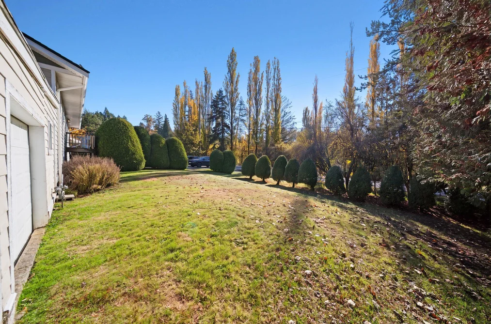 16925 94A Avenue, Surrey, BC - House for Sale - Photo 8 of 40 16925 94A Avenue, Surrey, BC - House for Sale - Photo 8 of 40