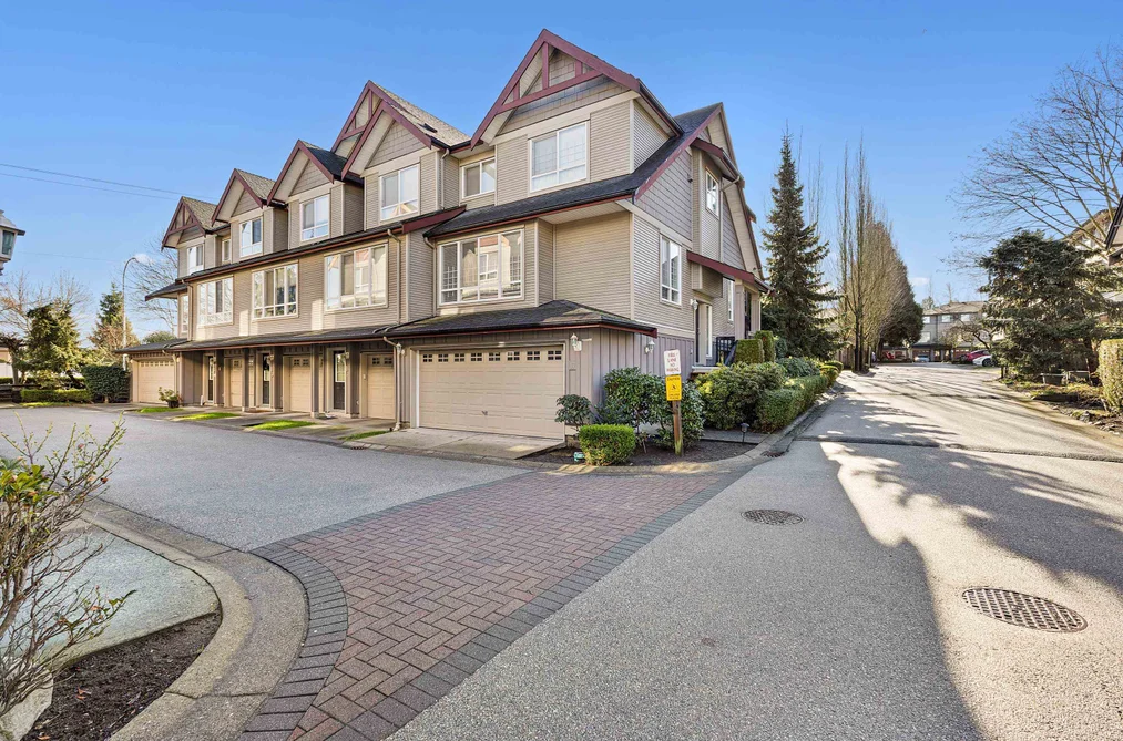 Townhouse for sale at 17 16772 61 Avenue Surrey British Columbia - MLS: R3088916