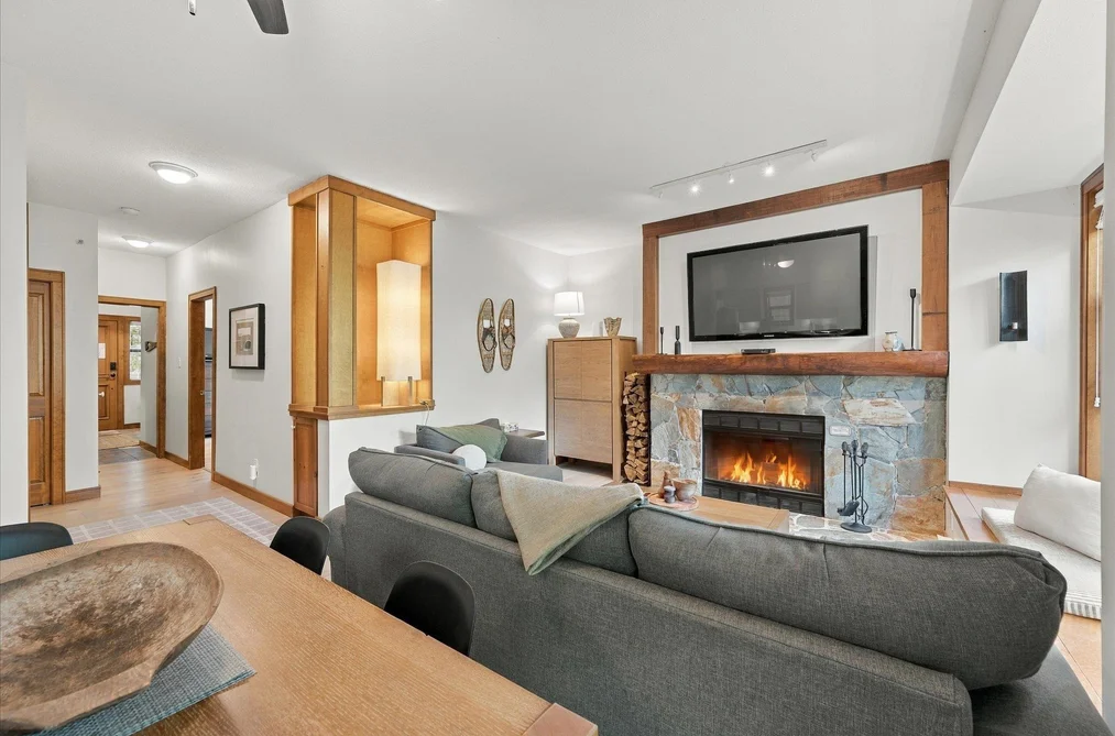 17-4652 Blackcomb Way, Whistler, BC - Townhouse for Sale - Photo 3 of 25