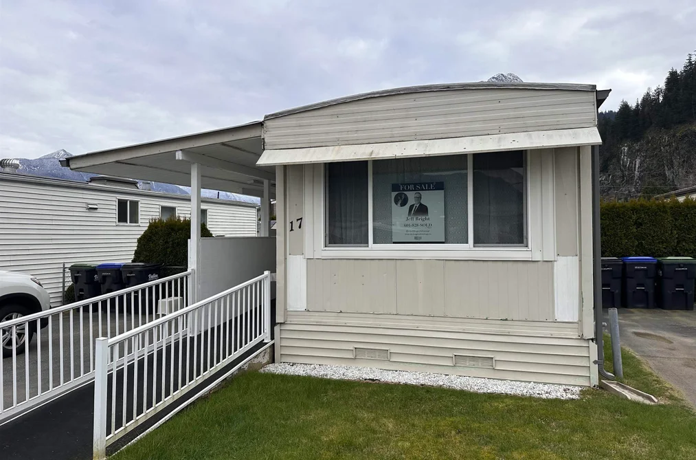 Manufactured Home for sale at 17 62780 Flood Hope Road Hope British Columbia - MLS: R3091797