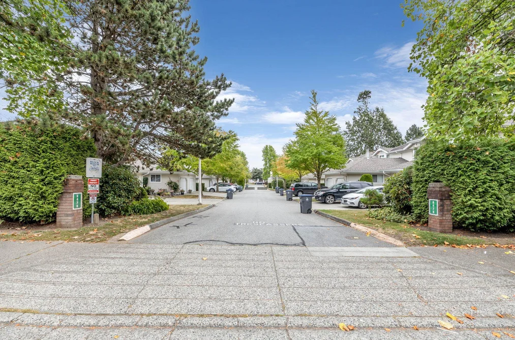 17 6478 121 STREET, Surrey BC V3W 0Y5, Surrey BC — Residential for Sale - Photo 2