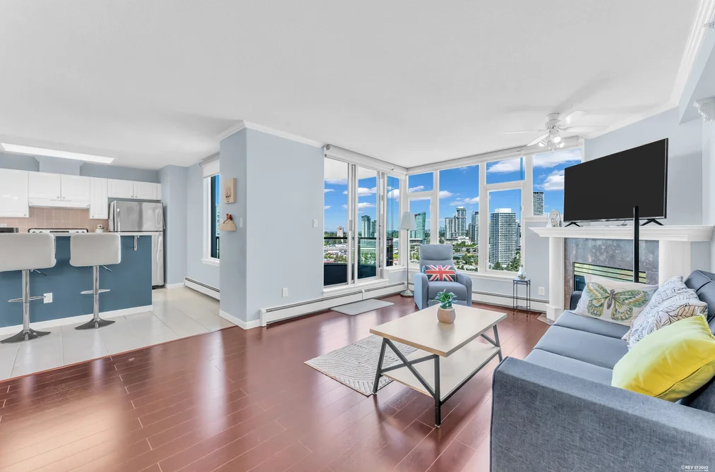 Condo for sale at 1701 13880 101 Avenue Surrey British Columbia - MLS: R3135939