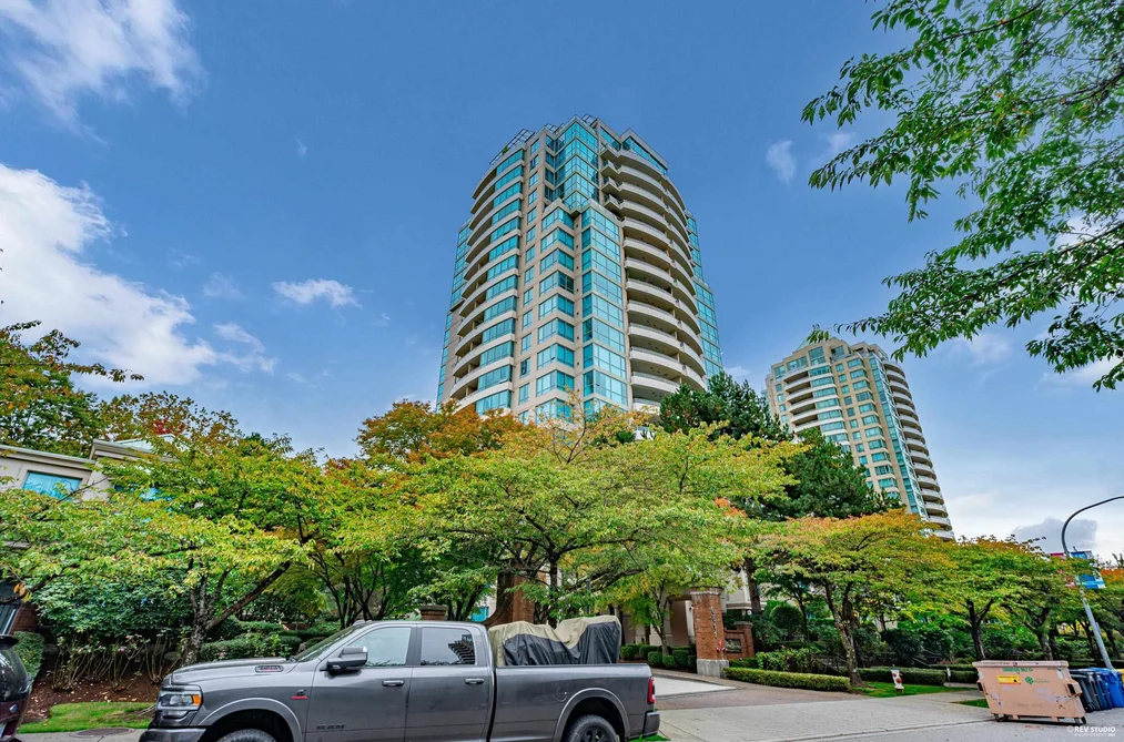 Condo for sale at 1702 6611 Southoaks Crescent Burnaby British Columbia - MLS: R3148443
