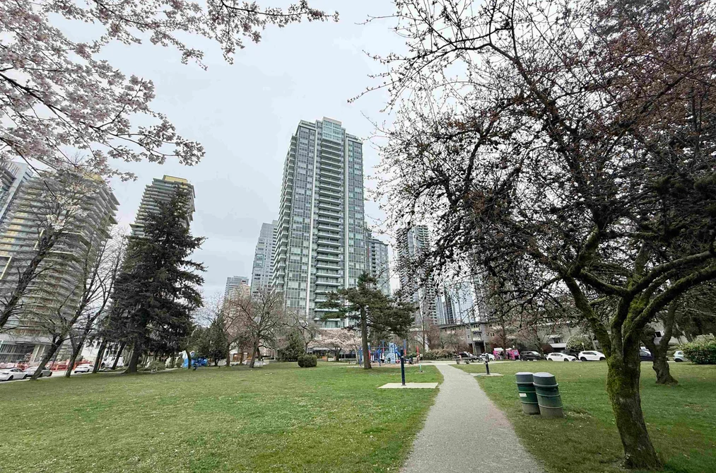Condo for sale at 1703 6463 Silver Avenue Burnaby British Columbia - MLS: R3107376