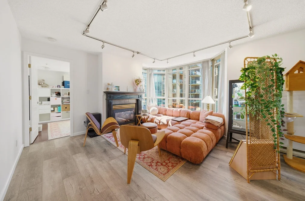 1705 867 HAMILTON STREET, Vancouver BC V6B 6B7, Vancouver BC — Residential for Sale - Photo 2