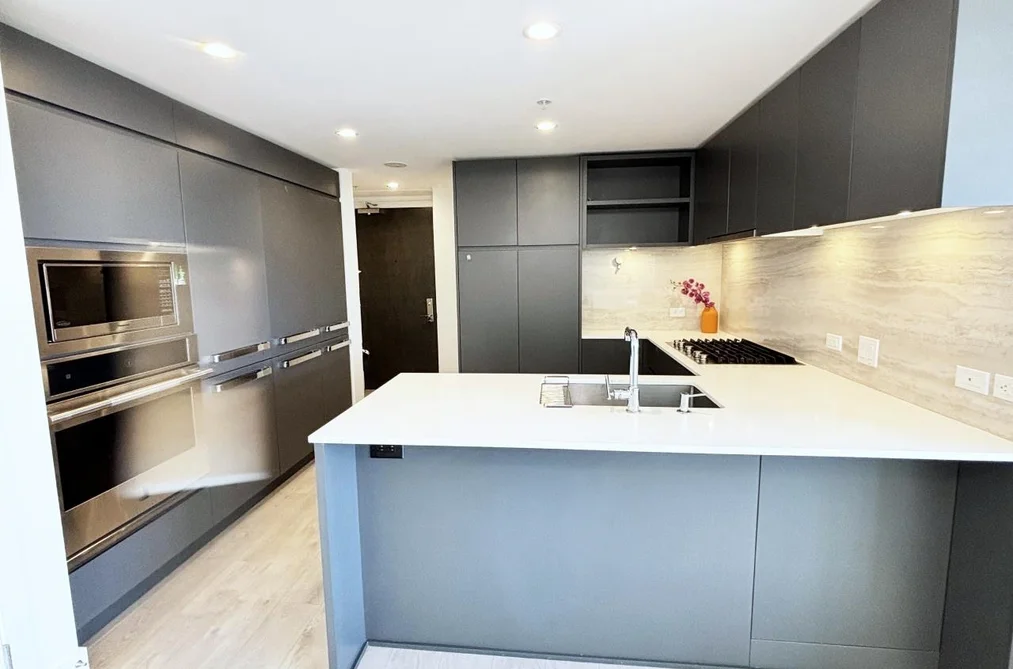 1707 450 WESTVIEW STREET, Coquitlam BC V3K 6C3, Coquitlam BC — Residential for Sale - Photo 2