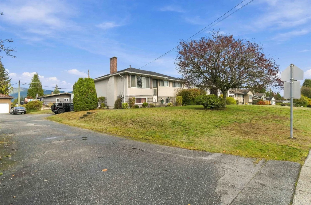 1711 Grover Avenue, Coquitlam, BC - MLS: R3179678 - Photo 2