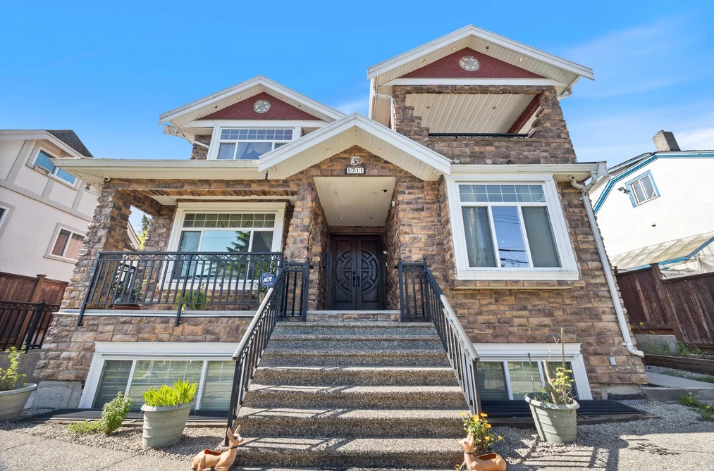 House for sale at 1711 Sixth Avenue New Westminster British Columbia - MLS: R3117302