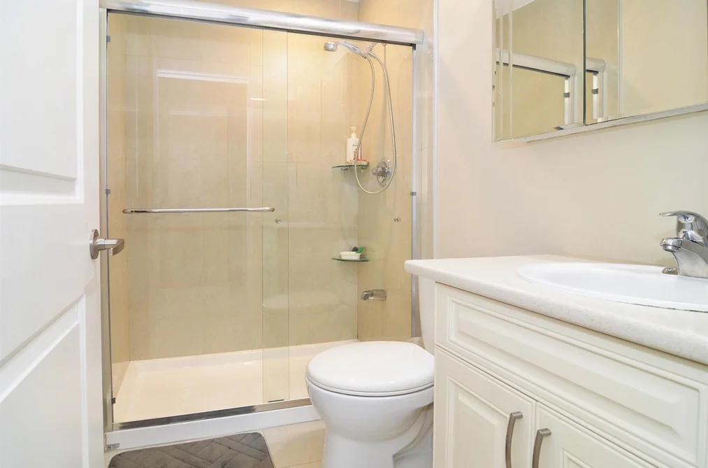 17134 62 Avenue, Surrey, BC - House for Sale - Photo 15 of 19 17134 62 Avenue, Surrey, BC - House for Sale - Photo 15 of 19
