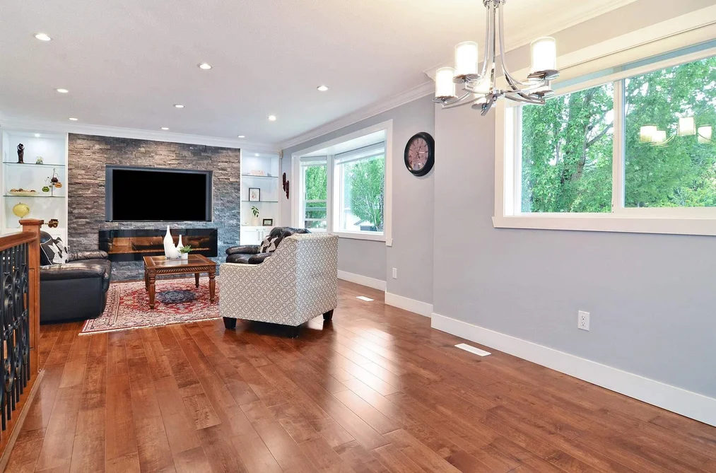 17134 62 Avenue, Surrey, BC - House for Sale - Photo 5 of 19 17134 62 Avenue, Surrey, BC - House for Sale - Photo 5 of 19