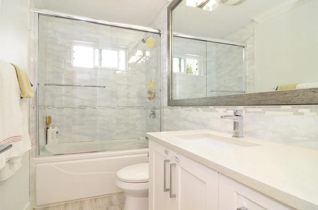 17134 62 Avenue, Surrey, BC - House for Sale - Photo 9 of 19 17134 62 Avenue, Surrey, BC - House for Sale - Photo 9 of 19