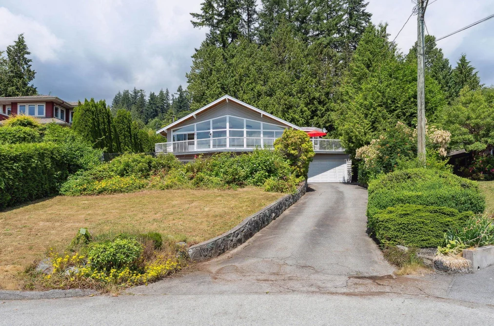 1725 ROSEBERY AVENUE, West Vancouver BC V7V 2Z5, West Vancouver BC — Residential for Sale - Photo 2