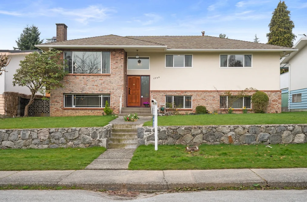 House for sale at 1743 Taralawn Court Burnaby British Columbia - MLS: R3100276