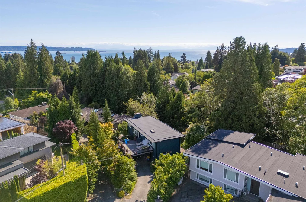 1764 OTTAWA PLACE, West Vancouver, BC — Residential for Sale — Photo 3 of 33