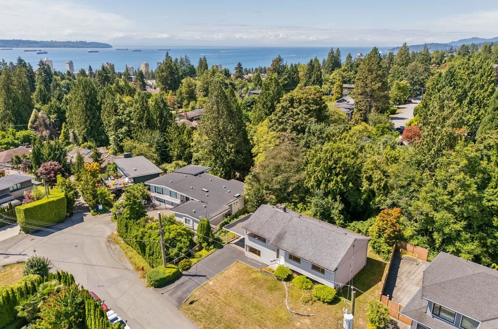 1768 Ottawa Place, West Vancouver, BC - MLS: R3151608 - Photo 6 1768 Ottawa Place, West Vancouver, BC - MLS: R3151608 - Photo 6
