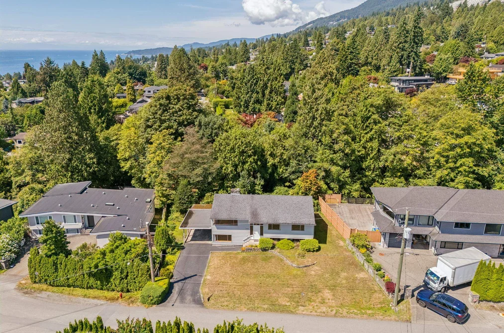 1768 Ottawa Place, West Vancouver, BC - MLS: R3151608 - Photo 7 1768 Ottawa Place, West Vancouver, BC - MLS: R3151608 - Photo 7