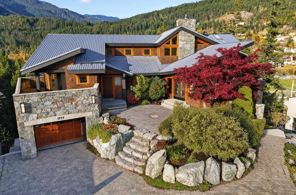 1777 Pinewood Dr, Pemberton, BC - MLS: R3177988