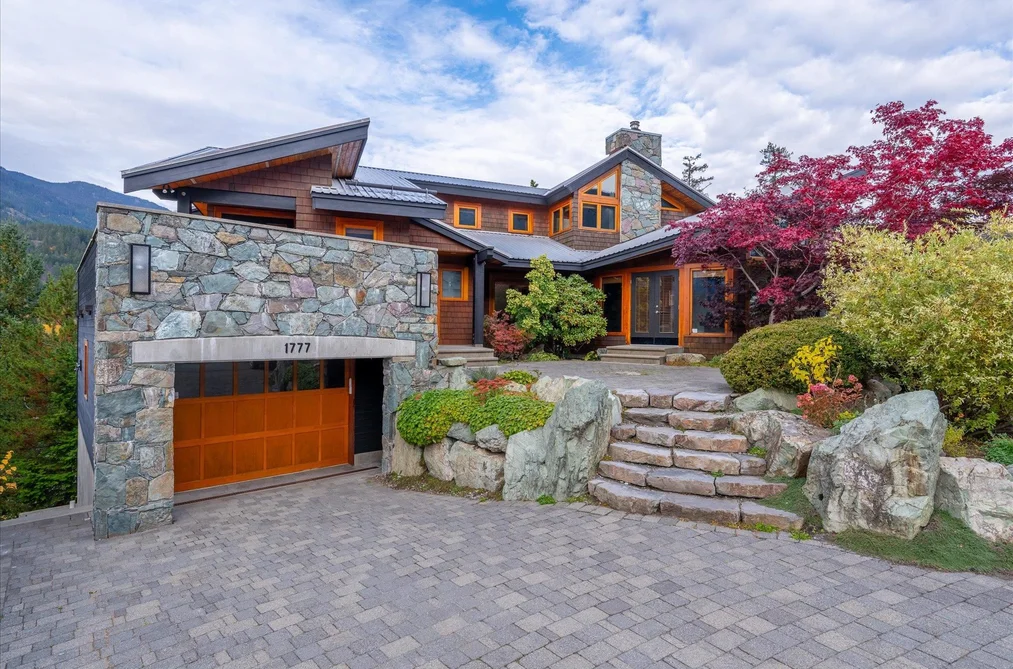 1777 Pinewood Dr, Pemberton, BC - MLS: R3177988