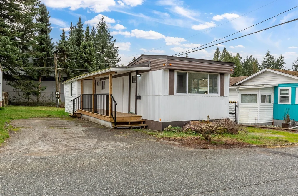 Manufactured Home for sale at 18 21163 Lougheed Highway Maple Ridge British Columbia - MLS: R3089789