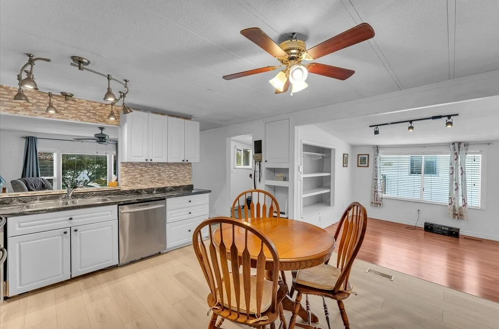 18 - 3300 Horn Street, Abbotsford, BC - MLS: R3161990 - Photo 8 18 - 3300 Horn Street, Abbotsford, BC - MLS: R3161990 - Photo 8