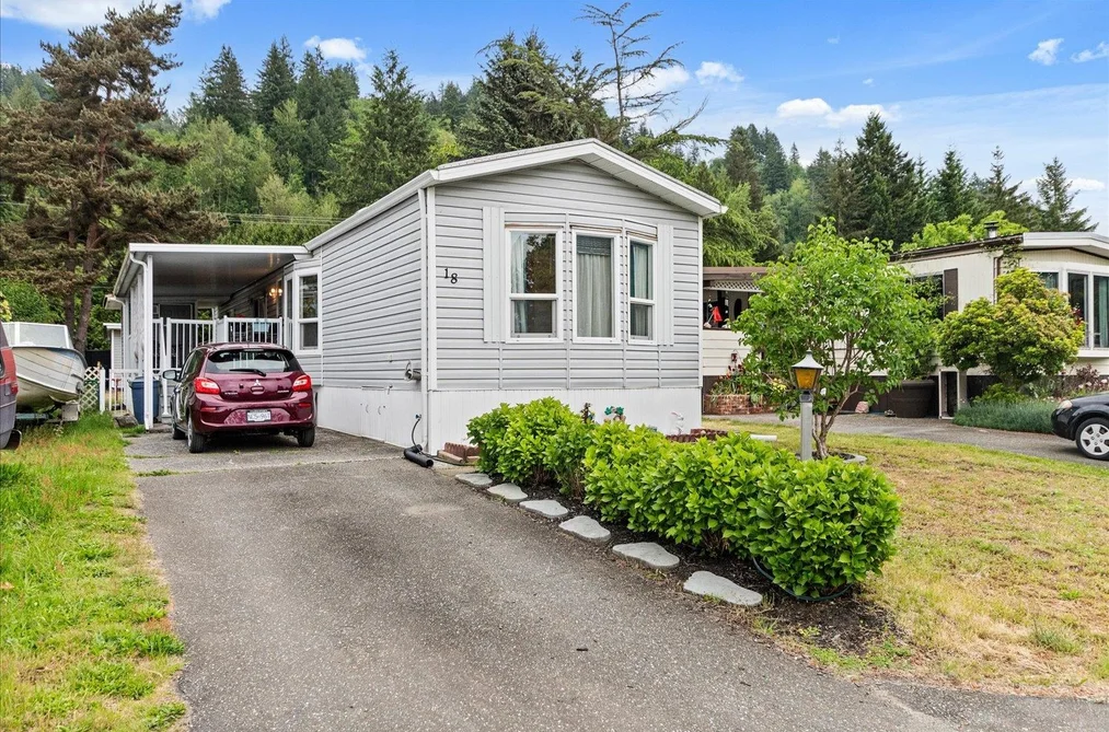 Manufactured Home for sale at 18 46484 Chilliwack Lake Road Chilliwack British Columbia - MLS: R3131634