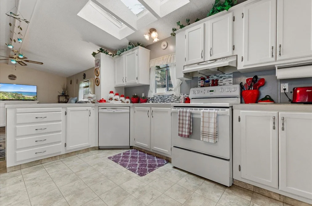 18 46484 CHILLIWACK LAKE ROAD, Chilliwack BC V2R 3R9, Chilliwack BC — Residential for Sale - Photo 2