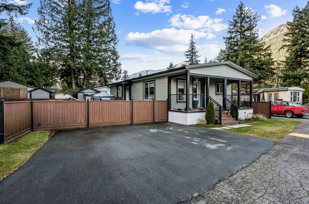 Manufactured Home for sale at 18 63071 Flood Hope Road Hope British Columbia - MLS: R3087067
